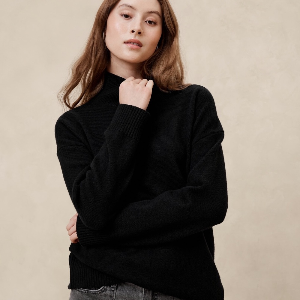 Banana Republic Black Mock Neck Sweater – Size Small